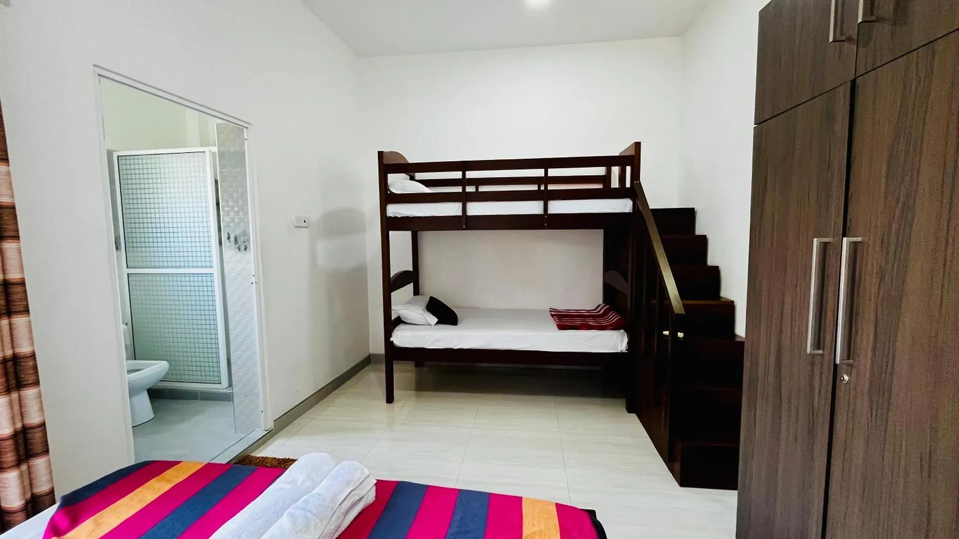 Guest house Hureshan Villa Negombo